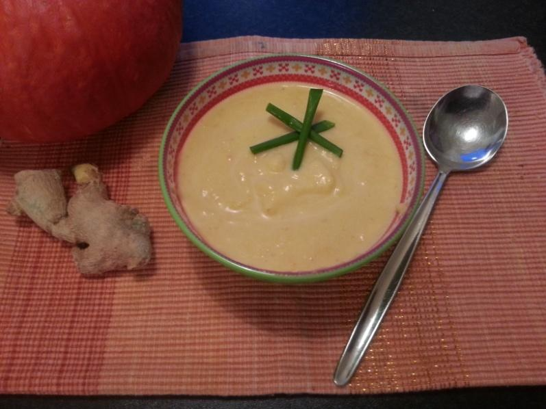 kom Kokossoep met pompoen, wortel en gember